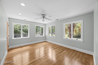 Welcome to 401 Harbor Dr, where waterfront living meets a - photo 25