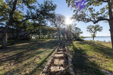 This exceptional Austin stone home offers 3 bedrooms, 2 - photo 25