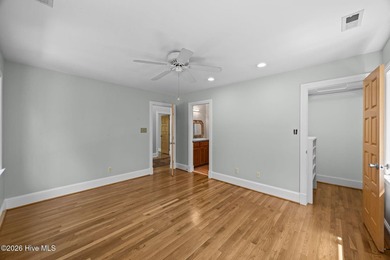 Welcome to 401 Harbor Dr, where waterfront living meets a - photo 26