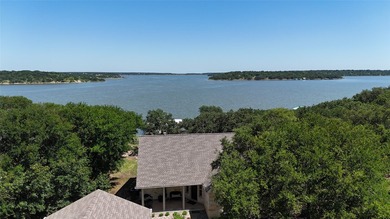 This exceptional Austin stone home offers 3 bedrooms, 2 - photo 27