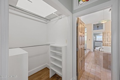 Welcome to 401 Harbor Dr, where waterfront living meets a - photo 28