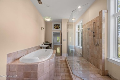 Welcome to 401 Harbor Dr, where waterfront living meets a - photo 29