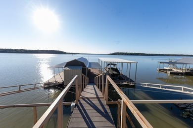 This exceptional Austin stone home offers 3 bedrooms, 2 - photo 29
