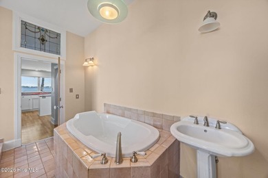 Welcome to 401 Harbor Dr, where waterfront living meets a - photo 30