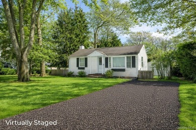 Welcome to your perfect Hamptons retreat in the heart of Hampton - photo 1