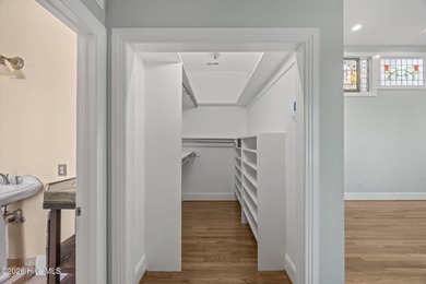 Welcome to 401 Harbor Dr, where waterfront living meets a - photo 32
