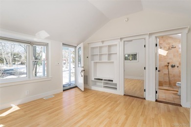 Welcome to your perfect Hamptons retreat in the heart of Hampton - photo 2