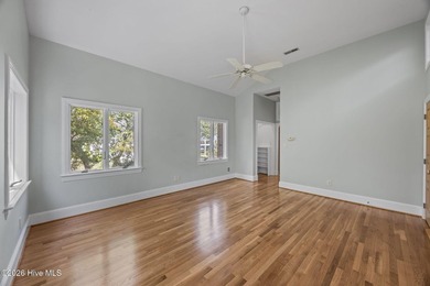 Welcome to 401 Harbor Dr, where waterfront living meets a - photo 33