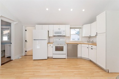 Welcome to your perfect Hamptons retreat in the heart of Hampton - photo 3