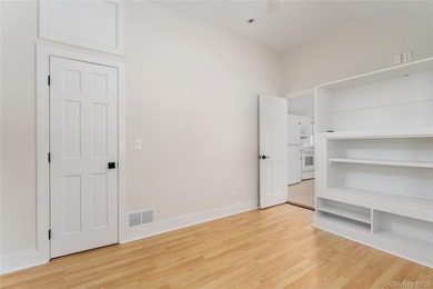 Welcome to your perfect Hamptons retreat in the heart of Hampton - photo 7