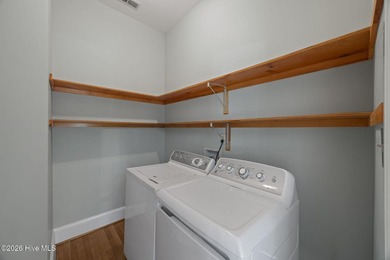 Welcome to 401 Harbor Dr, where waterfront living meets a - photo 39