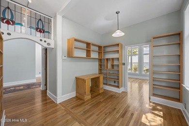 Welcome to 401 Harbor Dr, where waterfront living meets a - photo 40
