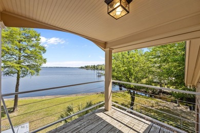 Welcome to 401 Harbor Dr, where waterfront living meets a - photo 43