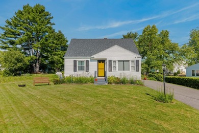 Welcome to 147 Rowe Avenue, nestled just a 3 minute stroll from - photo 1