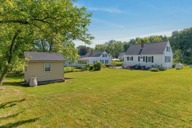 Welcome to 147 Rowe Avenue, nestled just a 3 minute stroll from - photo 4