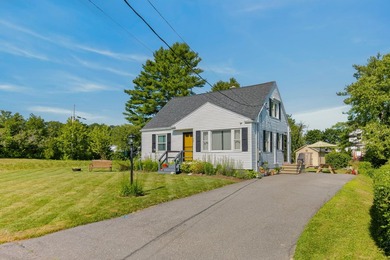 Welcome to 147 Rowe Avenue, nestled just a 3 minute stroll from - photo 5