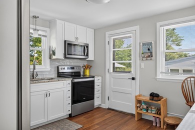 Welcome to 147 Rowe Avenue, nestled just a 3 minute stroll from - photo 6