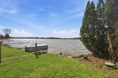 Seller will look at all reasonable offers.Imagine walking up - photo 37
