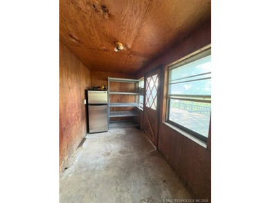 Large 3 bedroom 2 full bath home . This home sits on 1 acre - photo 21