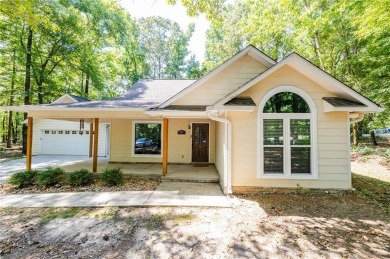 Lake Martin Home For Sale in Dadeville Alabama