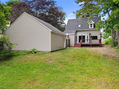 Charming Cottage-Style New Englander! Step into this delightful - photo 4