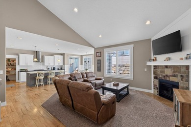 Exceptional Craftsman-style home located on a quiet cul-de-sac - photo 11