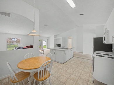 Welcome to this spacious 3-bedroom, 2-bathroom home ideally - photo 12