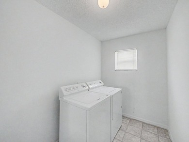 Welcome to this spacious 3-bedroom, 2-bathroom home ideally - photo 24