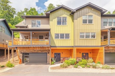 Beaver Lake Townhome/Townhouse For Sale in Asheville North Carolina