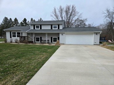 Located at the edge of town in the Lakeland subdivision, and - photo 3
