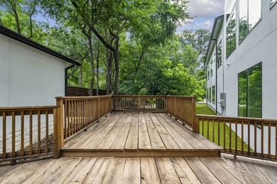 Luxury and comfort blend effortlessly in this exceptional - photo 11