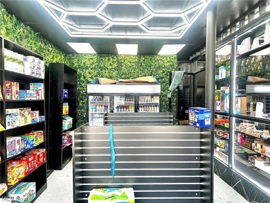 FULLY OCCUPIED Spacious mixed-use investment opportunity - photo 14