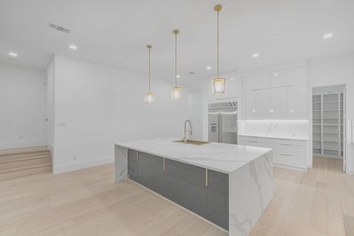 Luxury and comfort blend effortlessly in this exceptional - photo 16
