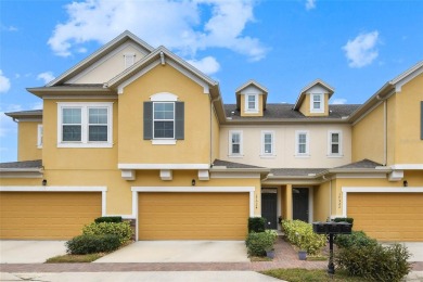 Lake Townhome/Townhouse For Sale in Clermont, Florida