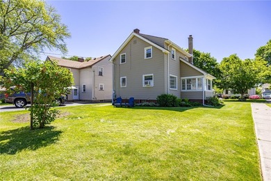 Welcome to this lovely 1920's 2 Bedroom, 2 Bath Colonial in - photo 25