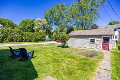 Welcome to this lovely 1920's 2 Bedroom, 2 Bath Colonial in - photo 26