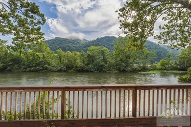 Experience beautiful New River frontage from this - photo 26