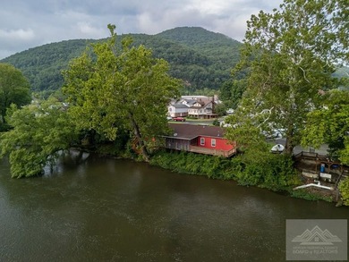 Experience beautiful New River frontage from this - photo 36