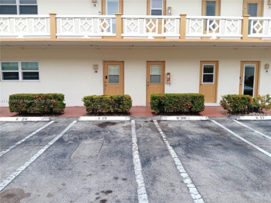 Lake Condo For Sale in Lauderdale Lakes, Florida