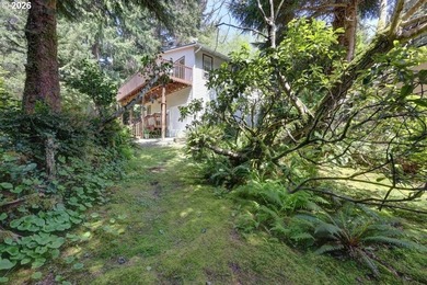 Secluded yet close to the Beach! Bright, light and airy two - photo 1