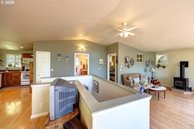 Secluded yet close to the Beach! Bright, light and airy two - photo 9