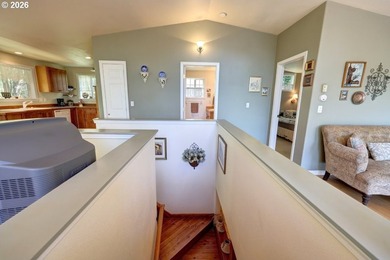Secluded yet close to the Beach! Bright, light and airy two - photo 10