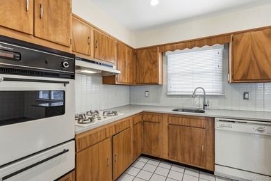 Welcome to this a well-maintained home offering comfort, space - photo 16