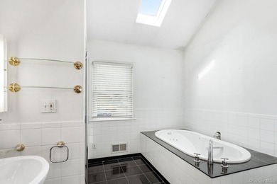 Welcome to this a well-maintained home offering comfort, space - photo 21