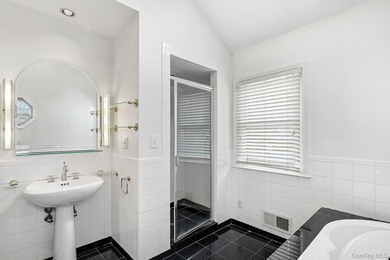 Welcome to this a well-maintained home offering comfort, space - photo 22