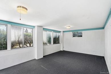 Welcome to this a well-maintained home offering comfort, space - photo 27