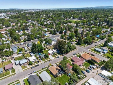 Charming Downtown Oasis Near Tautphaus Park! Welcome to 320 W - photo 29