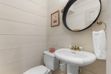 Updated lagoon-front home on one and a half lots in a quiet - photo 33
