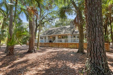 Updated lagoon-front home on one and a half lots in a quiet - photo 42