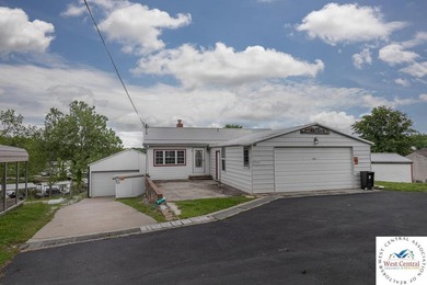 4-bed, 2-bath waterfront home in the Turkey Creek arm of Lake of - photo 14
